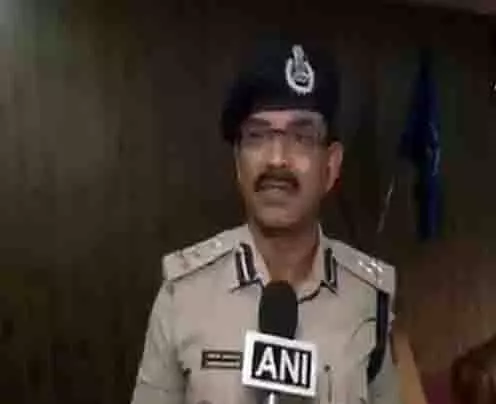 सोशल मीडिया पर भड़काऊ वीडियो पोस्ट के आरोप में Bengaluru निवासी नवाज गिरफ्तार सोशल मीडिया पर भड़काऊ वीडियो पोस्ट के आरोप में Bengaluru निवासी नवाज गिरफ्तार