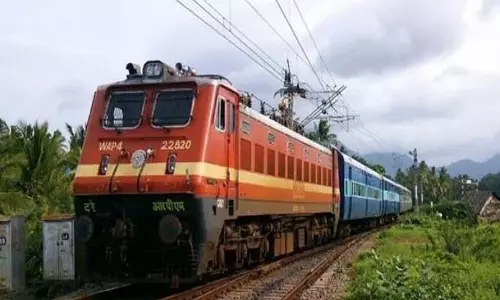 पलक्कड़ ट्रेन में बीच वाली बर्थ गिरने से यात्री घायल: रेलवे का स्पष्टीकरण पलक्कड़ ट्रेन में बीच वाली बर्थ गिरने से यात्री घायल: रेलवे का स्पष्टीकरण