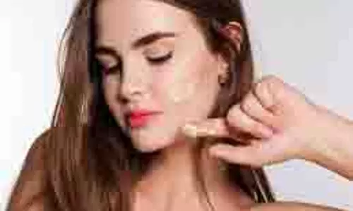 Skin care Tips: क्या गर्मी के मौसम में चेहरे पर क्रीम का इस्तेमाल करना चाहिए