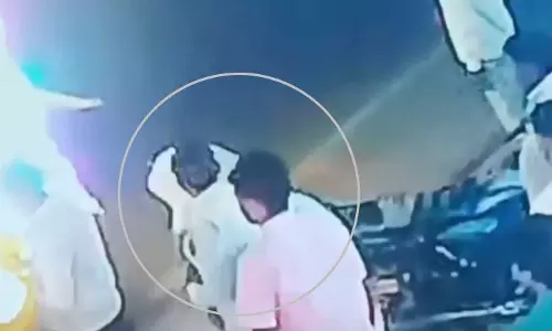LIVE वीडियो...दूल्हे के भाई को बनाया निशाना, बैग छीना