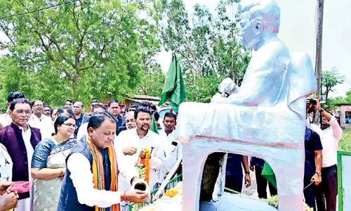 जनजाति में ज्ञान की ज्योति जलाने वाले पंडित रघुनाथ मुर्मू साहित्य जगत में ध्रुव तारा बन गए ; CM Majhi