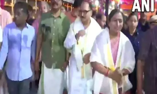 Delhi CM ने उत्तरी गुरुवायुरप्पन मंदिर में पूजा-अर्चना की
