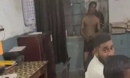 मुर्गे की बलि देने वाला युवक अरेस्ट, पड़ोसी को खत्म करने किया था ये कांड मुर्गे की बलि देने वाला युवक अरेस्ट, पड़ोसी को खत्म करने किया था ये कांड