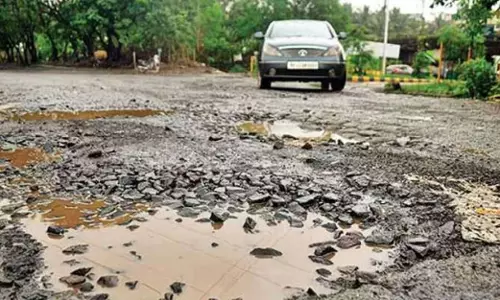 Assam : बदुलीपार में आत्माराम गोगोई रोड की खराब हालत