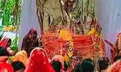 Vat Savitri 2025: वट सावित्री पर करें ये उपाय, मिलेगा पति की लंबी उम्र और तरक्की का आशीर्वाद