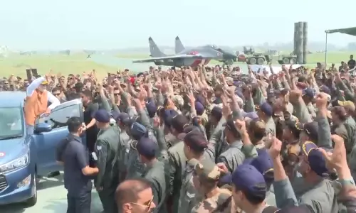 प्रधानमंत्री नरेंद्र मोदी का VIDEO, ऑपरेशन सिंदूर में शामिल फाइटर्स से मिले