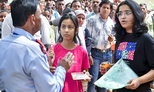 CUET UG 2025 का पहला दिन: यात्रा में देरी और दूर-दराज के केंद्रों के कारण छात्र परीक्षा से चूके