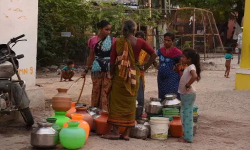 Yadgir : वार्डों में समान रूप से पानी की आपूर्ति नहीं Yadgir : वार्डों में समान रूप से पानी की आपूर्ति नहीं