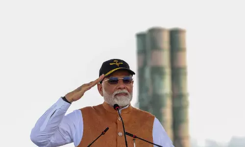 आदमपुर एयरबेस पहुंचकर पीएम मोदी ने पाकिस्तान के दावे की निकाली हवा, नई तस्वीरें सामने आई