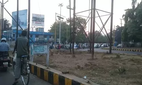 Bhubaneswar : व्यस्त सड़कों पर दो युवकों पर जानलेवा हमला