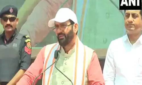 पंचकूला में तिरंगा यात्रा में CM Saini ने कहा- सैनिकों को नमन पंचकूला में तिरंगा यात्रा में CM Saini ने कहा- सैनिकों को नमन