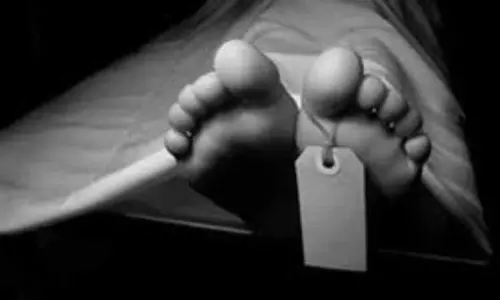 बीमारियों से जूझ रहे Namakkal के बुजुर्ग दंपत्ति ने बेटी को फोन कर दी जान