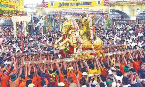 Chithirai Festival: भगवान वैगई में प्रवेश, दिव्यता मदुरै में छा जाती Chithirai Festival: भगवान वैगई में प्रवेश, दिव्यता मदुरै में छा जाती