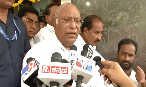 Kharge ने भारत-पाक के बीच युद्धविराम का श्रेय ट्रंप द्वारा लेने पर कही ये बात Kharge ने भारत-पाक के बीच युद्धविराम का श्रेय ट्रंप द्वारा लेने पर कही ये बात