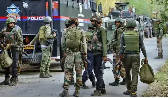 Srinagar: शोपियां में सुरक्षाबलों ने लश्कर के तीन आतंकियों को ढेर किया, सीजफायर के बाद मुठभेड़ Srinagar: शोपियां में सुरक्षाबलों ने लश्कर के तीन आतंकियों को ढेर किया, सीजफायर के बाद मुठभेड़