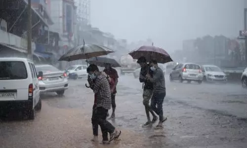 Kerala में 14 मई तक भारी बारिश की संभावना, आज 4 जिलों में येलो अलर्ट Kerala में 14 मई तक भारी बारिश की संभावना, आज 4 जिलों में येलो अलर्ट