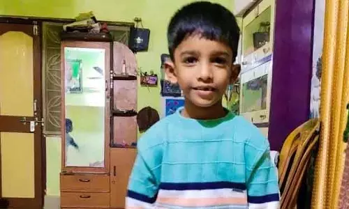 Bhubaneswar ब्रेन डेड लड़के की किडनी से दो लोगों को नया जीवन मिला Bhubaneswar ब्रेन डेड लड़के की किडनी से दो लोगों को नया जीवन मिला
