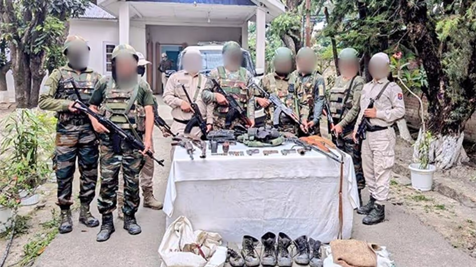Assam पुलिस ने सेना के साथ मिलकर 17 उग्रवादियों को गिरफ्तार Assam पुलिस ने सेना के साथ मिलकर 17 उग्रवादियों को गिरफ्तार