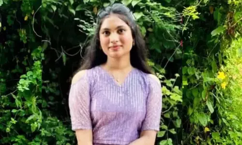 थ्रीथला में युवती फंदे से लटकी मिली; पिता और माता से क्षमा मांगने वाला एक नोट थ्रीथला में युवती फंदे से लटकी मिली; पिता और माता से क्षमा मांगने वाला एक नोट