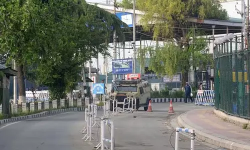 Kashmir : श्रीनगर हवाई अड्डे पर उड़ान सेवा बहाल