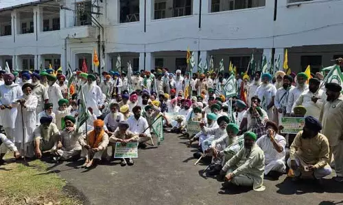 किसानों ने BBMB के मुख्य अभियंता कार्यालय का घेराव किया
