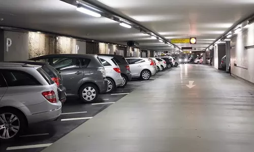 Gurugram: कार पार्किंग को लेकर करीब दर्जनभर लोगों ने घर में घुसकर किया हमला Gurugram: कार पार्किंग को लेकर करीब दर्जनभर लोगों ने घर में घुसकर किया हमला