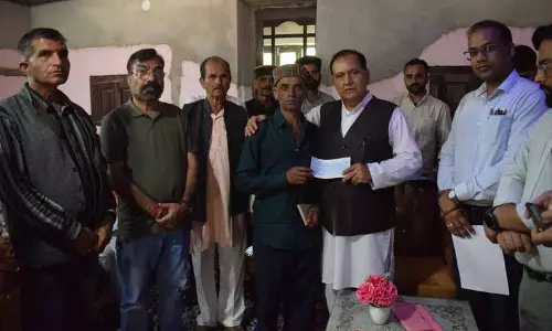 Himachal विधानसभा अध्यक्ष ने बाढ़ प्रभावित परिवारों से मुलाकात की Himachal विधानसभा अध्यक्ष ने बाढ़ प्रभावित परिवारों से मुलाकात की