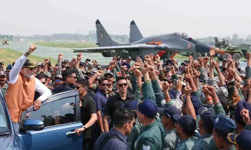 प्रधानमंत्री नरेंद्र मोदी एयरबेस पहुंचे, असदुद्दीन ओवैसी ने कह दी बड़ी बात