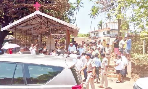 GOA: अंजुनकरों ने ‘अनधिकृत’ सड़क चौड़ीकरण को लेकर लोबोस का विरोध किया GOA: अंजुनकरों ने ‘अनधिकृत’ सड़क चौड़ीकरण को लेकर लोबोस का विरोध किया