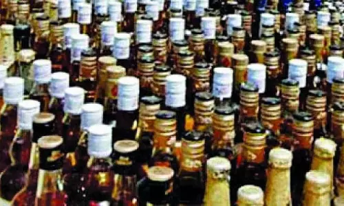 Goa आबकारी अधिकारियों ने कर चोरी के आरोप में एक करोड़ रुपये की प्रीमियम शराब जब्त की