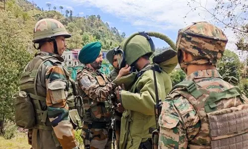 Rajouri-Poonch में जिंदा गोले मिलने पर अधिकारियों ने सावधानी बरतने की अपील की Rajouri-Poonch में जिंदा गोले मिलने पर अधिकारियों ने सावधानी बरतने की अपील की