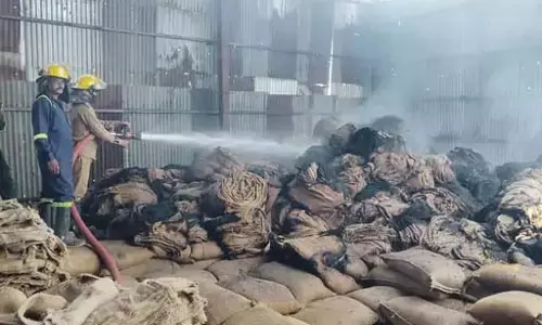राइस मिल आग की चपेट में, इलाका हुआ धुआं धुआं