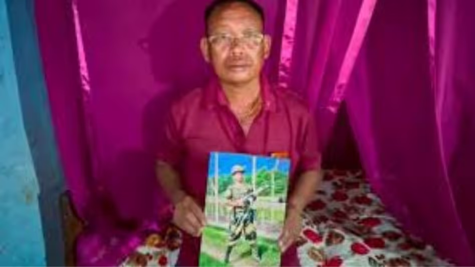 उनके बलिदान पर गर्व है Manipur बीएसएफ शहीद दीपक चिंगाखम के पिता उनके बलिदान पर गर्व है Manipur बीएसएफ शहीद दीपक चिंगाखम के पिता