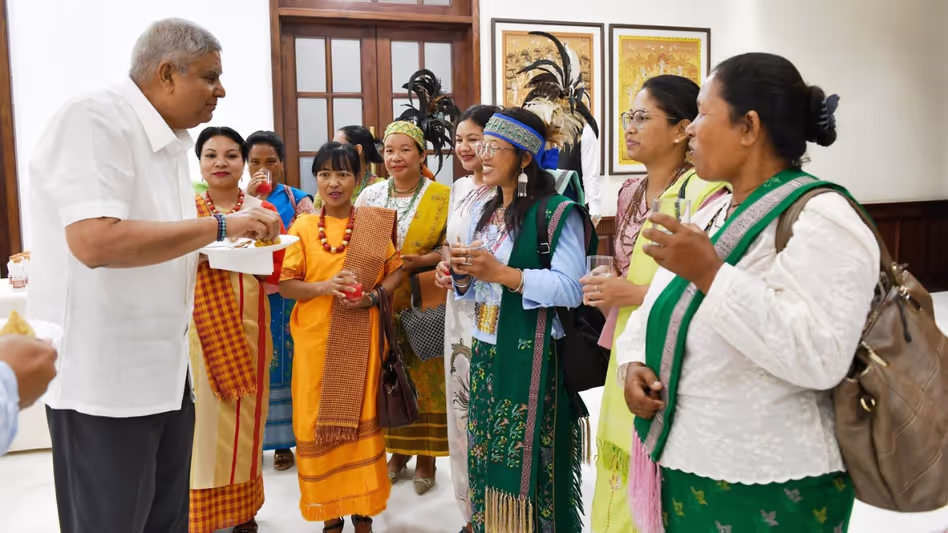 Meghalaya की स्वयं सहायता समूह की महिलाओं ने दिल्ली में उपराष्ट्रपति धनखड़ से मुलाकात