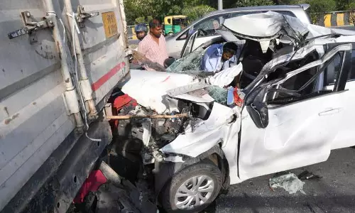 Panchkula: दुर्घटना में दम्पति और बच्चा घायल Panchkula: दुर्घटना में दम्पति और बच्चा घायल
