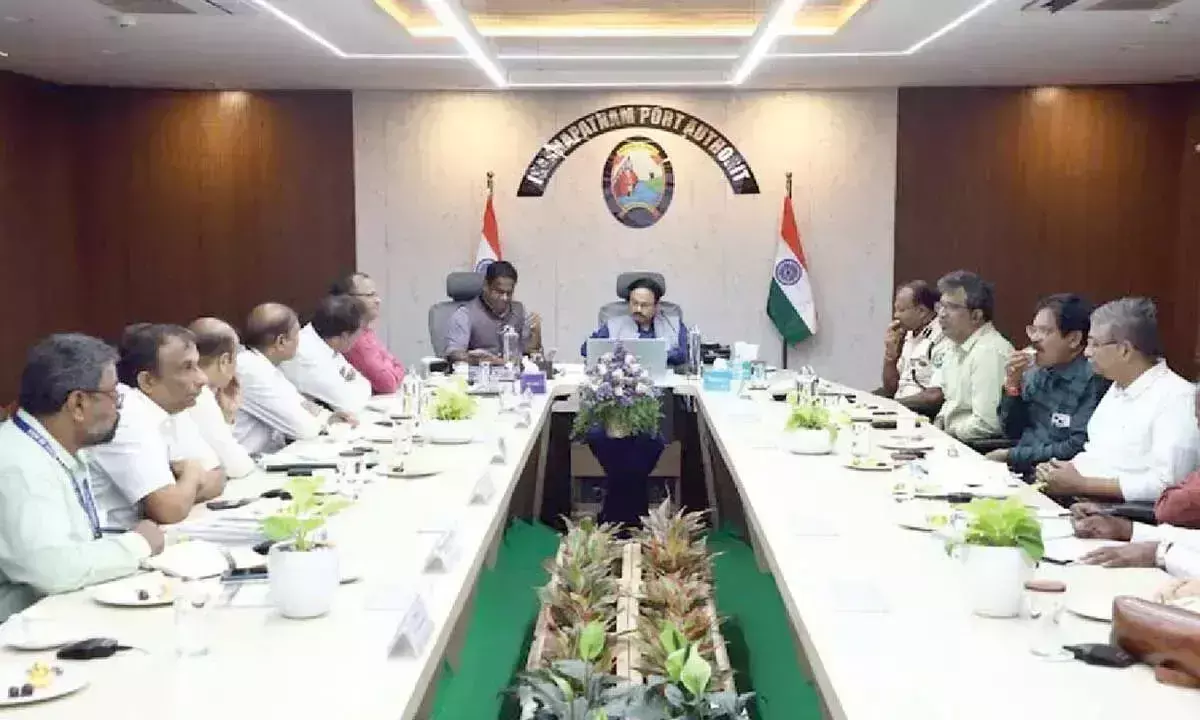 जल संसाधन मंत्रालय के सचिव ने विशाखापत्तनम बंदरगाह का दौरा किया, परियोजनाओं का अनावरण किया