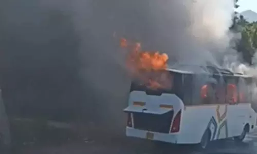 Sundernagar में पर्यटक बस में आग लगने से 19 यात्री बाल-बाल बचे Sundernagar में पर्यटक बस में आग लगने से 19 यात्री बाल-बाल बचे