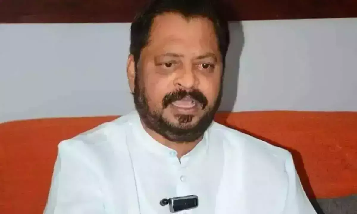Andhra: पूर्व सांसद ने पादरी की मौत में सरकार की भूमिका का आरोप लगाया Andhra: पूर्व सांसद ने पादरी की मौत में सरकार की भूमिका का आरोप लगाया