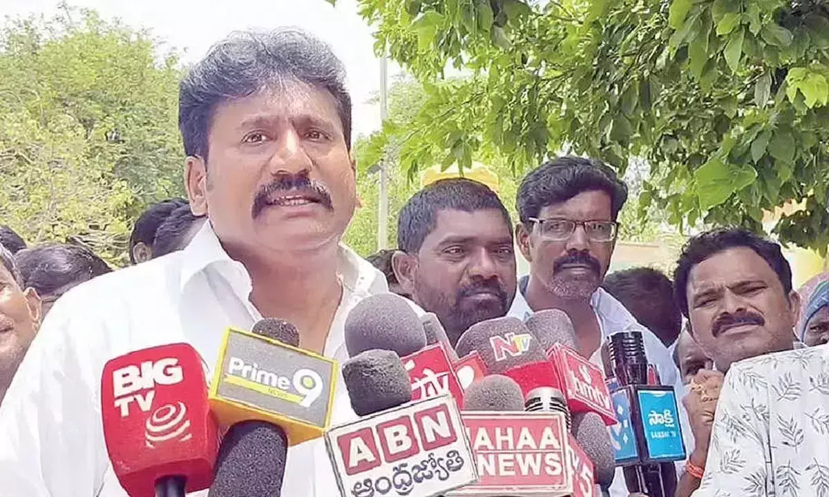 Andhra: पापिरेड्डीपल्ले घटना को लेकर पूर्व विधायक पुलिस के समक्ष पेश हुए