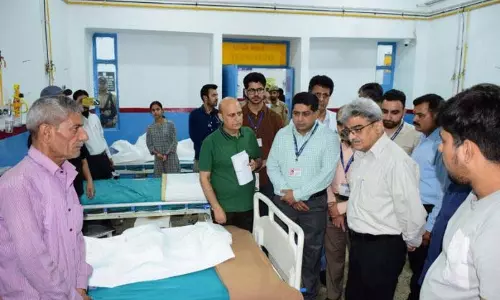 सीमा पार से गोलाबारी के पीड़ितों के स्वास्थ्य का आकलन करने के लिए CS ने GMC का दौरा किया सीमा पार से गोलाबारी के पीड़ितों के स्वास्थ्य का आकलन करने के लिए CS ने GMC का दौरा किया