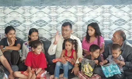 Jammu: विबोध ने सीमापार गोलाबारी से प्रभावित क्षेत्रों का दौरा किया, पीड़ितों से मुलाकात की