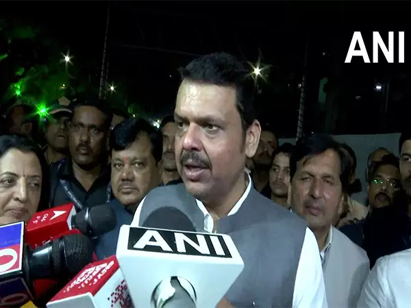 Maharashtra CM ने मुंबई के रे रोड पर केबल-स्टेड रोड ब्रिज का उद्घाटन किया Maharashtra CM ने मुंबई के रे रोड पर केबल-स्टेड रोड ब्रिज का उद्घाटन किया