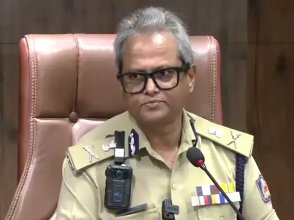 Bengaluru police ने दो अलग-अलग डकैती मामलों में चोरी की गई नकदी बरामद की Bengaluru police ने दो अलग-अलग डकैती मामलों में चोरी की गई नकदी बरामद की