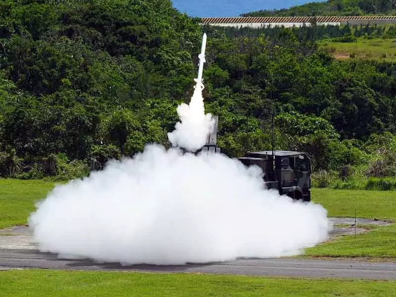 Taiwan ने वायु रक्षा मजबूत की, लैंड स्वोर्ड II का सफल परीक्षण किया Taiwan ने वायु रक्षा मजबूत की, लैंड स्वोर्ड II का सफल परीक्षण किया