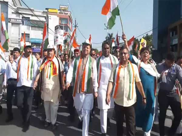 मुख्यमंत्री धामी ने Dehradun में तिरंगा शौर्य सम्मान यात्रा को हरी झंडी दिखाई मुख्यमंत्री धामी ने Dehradun में तिरंगा शौर्य सम्मान यात्रा को हरी झंडी दिखाई
