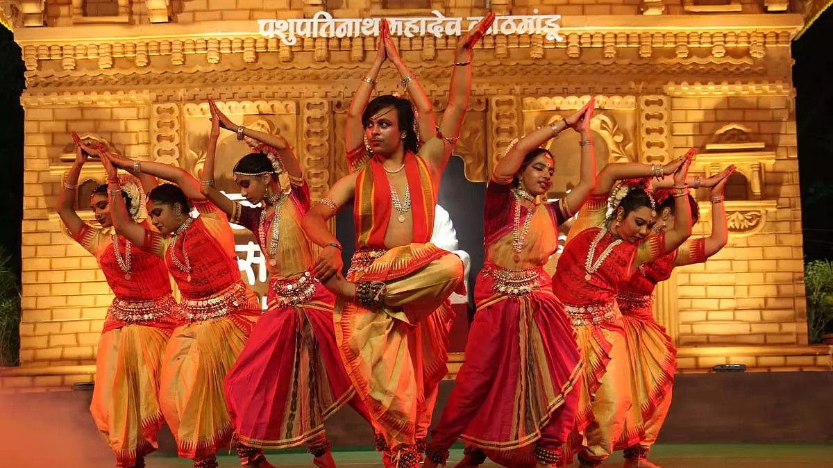 मालवा उत्सव में मालवी संस्कृति झलकनी चाहिए: Minister Kailash Vijayvargiya मालवा उत्सव में मालवी संस्कृति झलकनी चाहिए: Minister Kailash Vijayvargiya