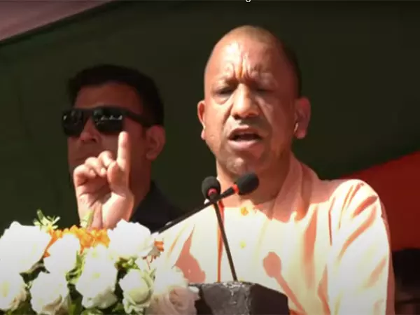 CM Yogi ने पाकिस्तान पर निशाना साधा CM Yogi ने पाकिस्तान पर निशाना साधा