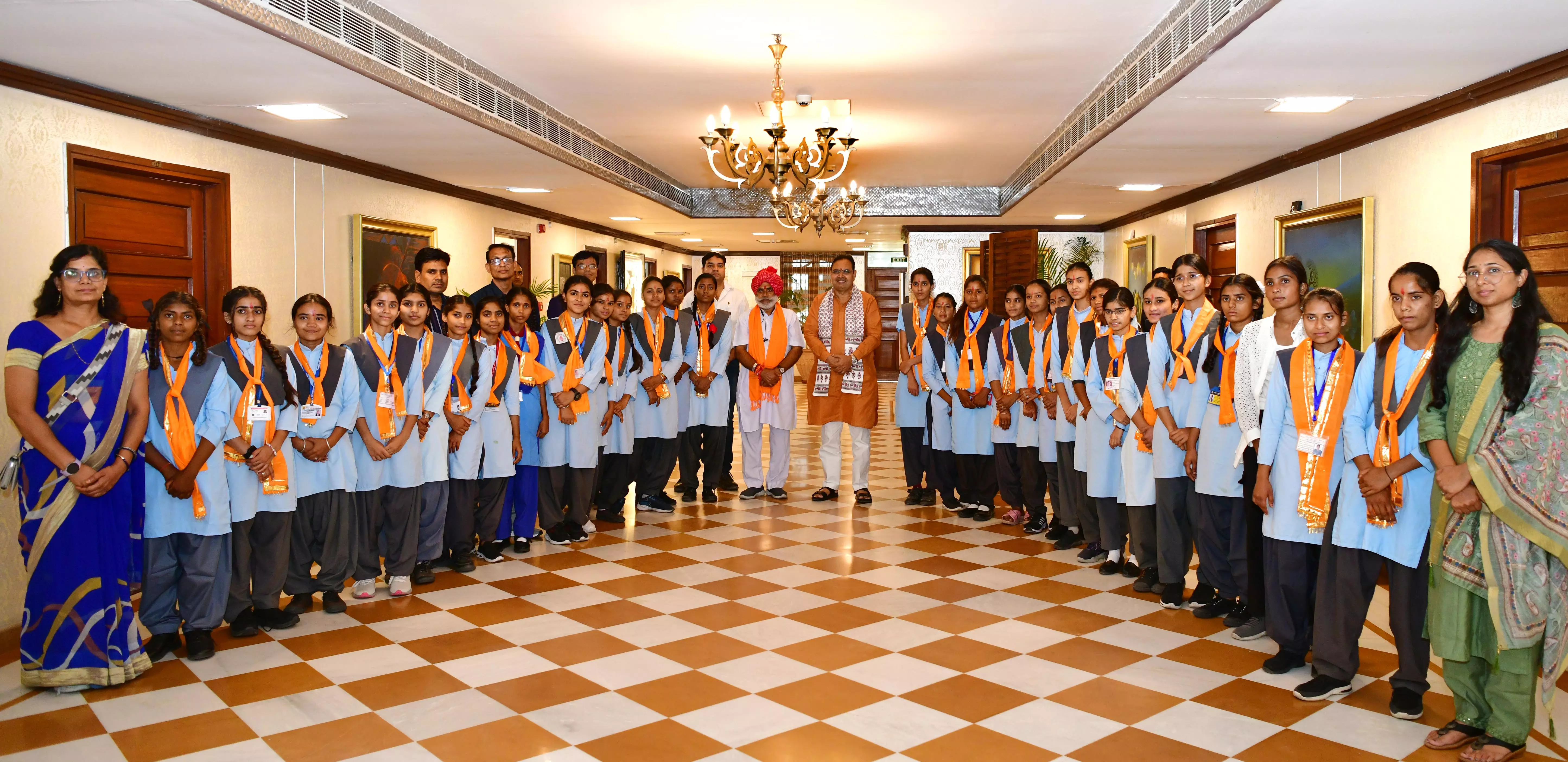 Jaipur : मुख्यमंत्री शर्मा ने प्रतिभावान बेटियों से किया स्नेहपूर्ण संवाद Jaipur : मुख्यमंत्री शर्मा ने प्रतिभावान बेटियों से किया स्नेहपूर्ण संवाद