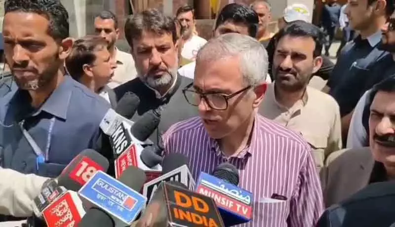 Karnah सीमावर्ती लोग चाहते हैं संघर्ष विराम, टीवी एंकर नहीं: CM Omar Karnah सीमावर्ती लोग चाहते हैं संघर्ष विराम, टीवी एंकर नहीं: CM Omar