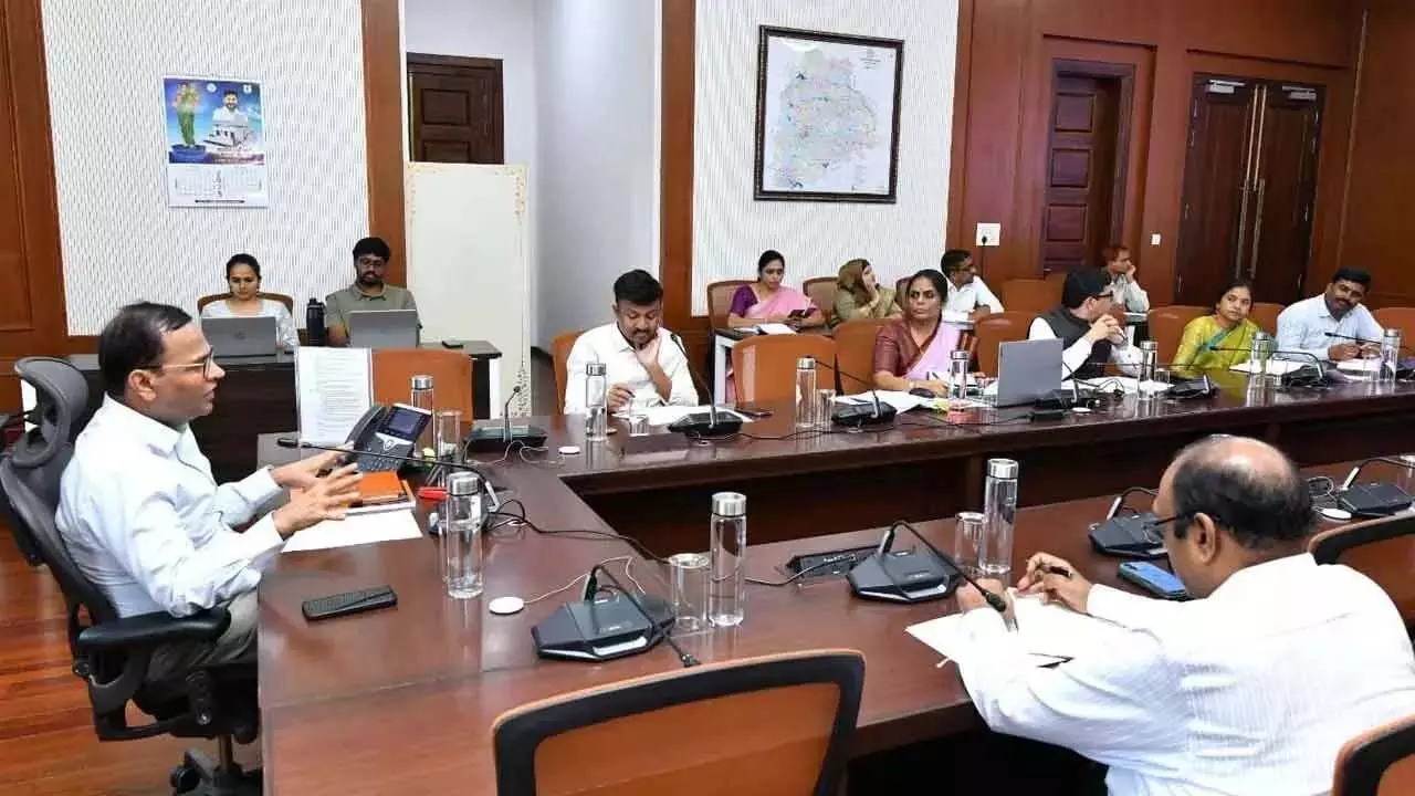 प्रमुख विभागों के सचिवों के प्रदर्शन की कर रहे है जांच प्रमुख विभागों के सचिवों के प्रदर्शन की कर रहे है जांच
